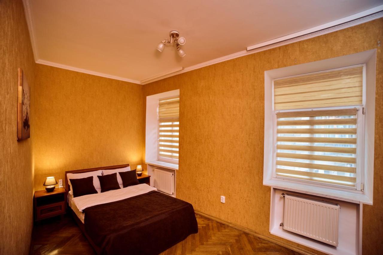 Apartments Near Potocki Palace Лвив Екстериор снимка
