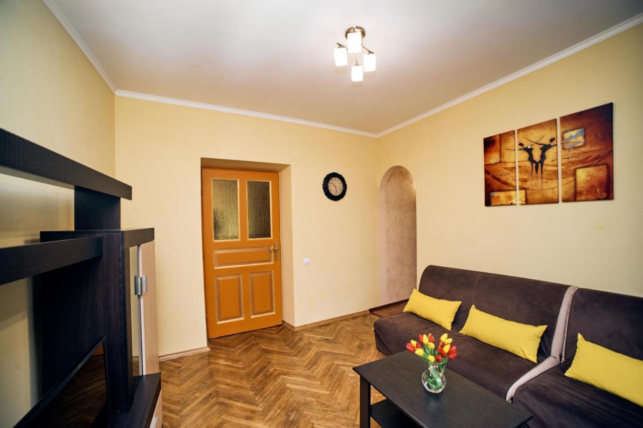 Apartments Near Potocki Palace Лвив Екстериор снимка
